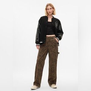 Gap Mid Rise '90s Loose Cheetah Cargo Jeans